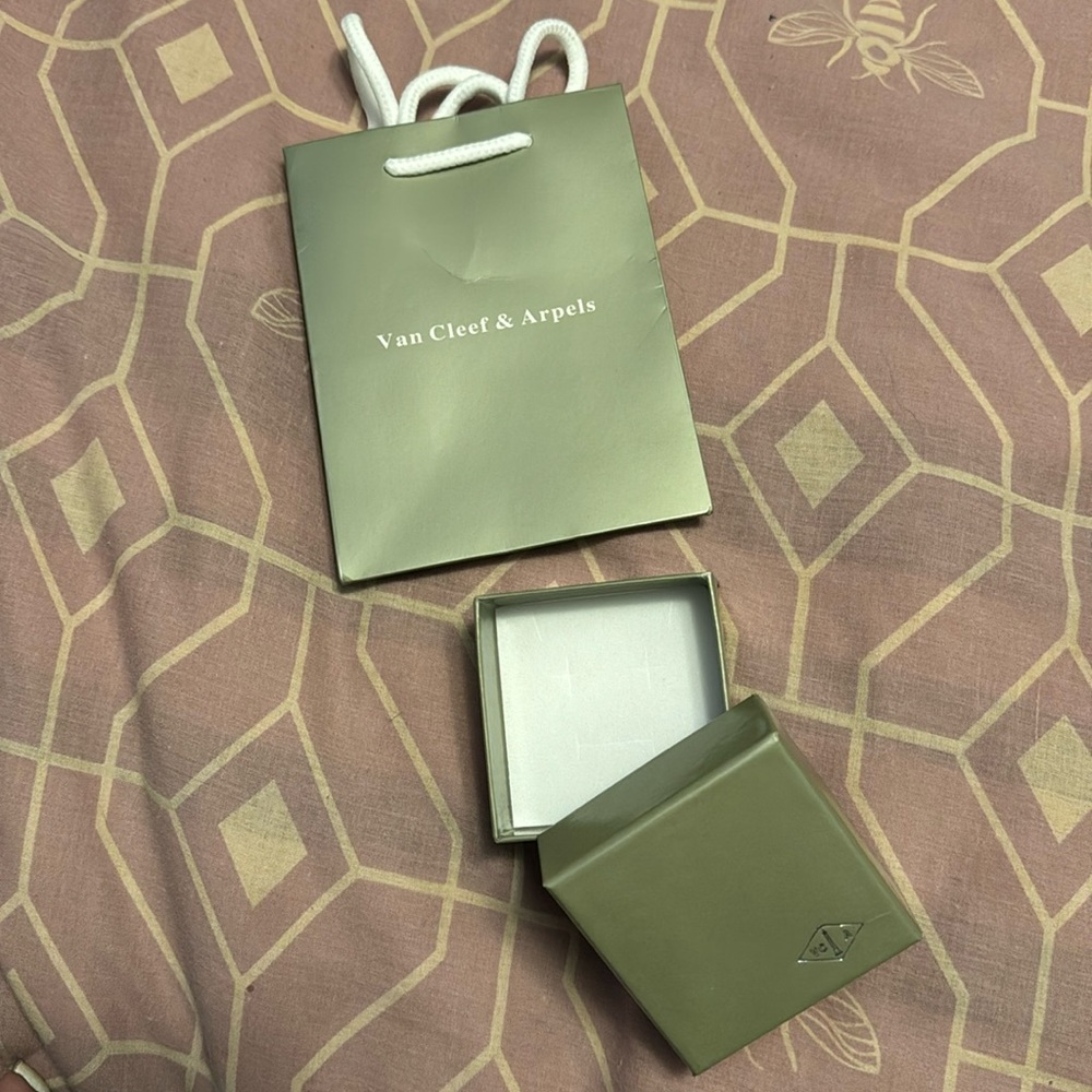 Van cleef & arpels small BOX & BAG